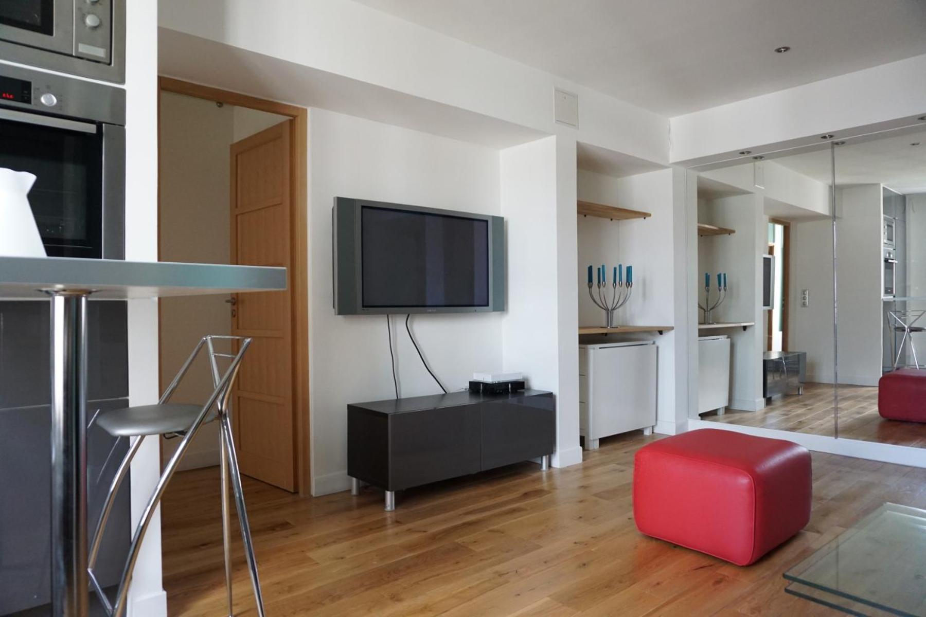 Apartment Avenue De La Grande Armee - 17 *